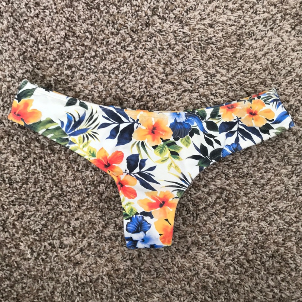 Midori bathing suite bottoms L
